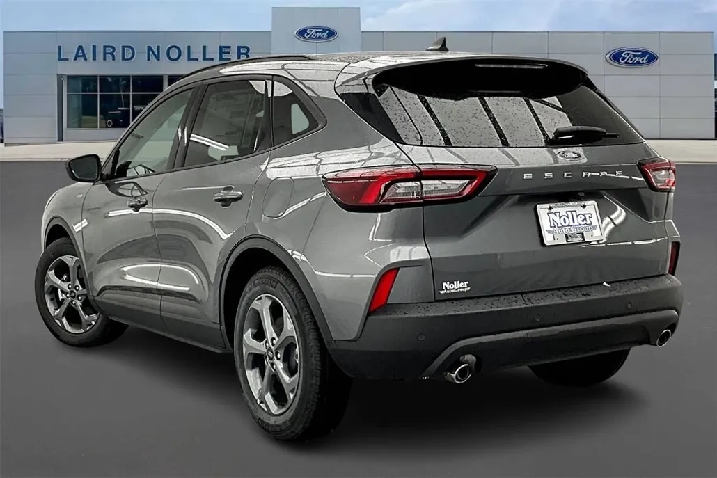 2025 Ford Escape ST-Line photo 1