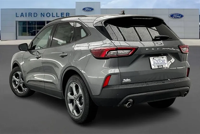 2025 Ford Escape ST-Line photo 1