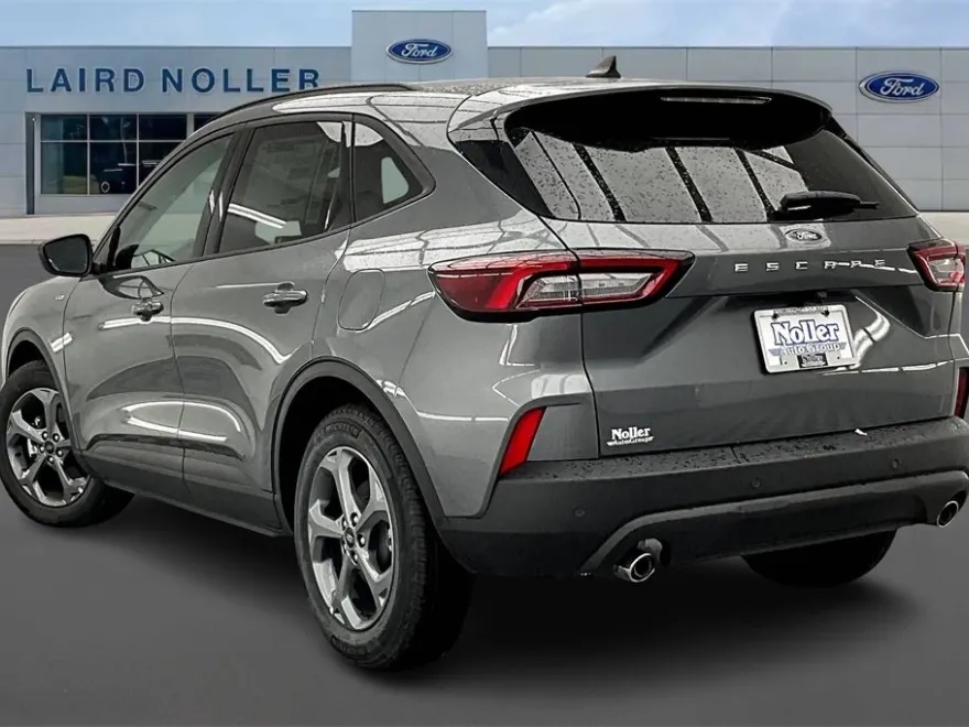 2025 Ford Escape ST-Line photo 1