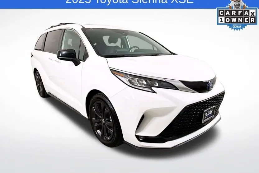 2023 Toyota Sienna XSE photo 1