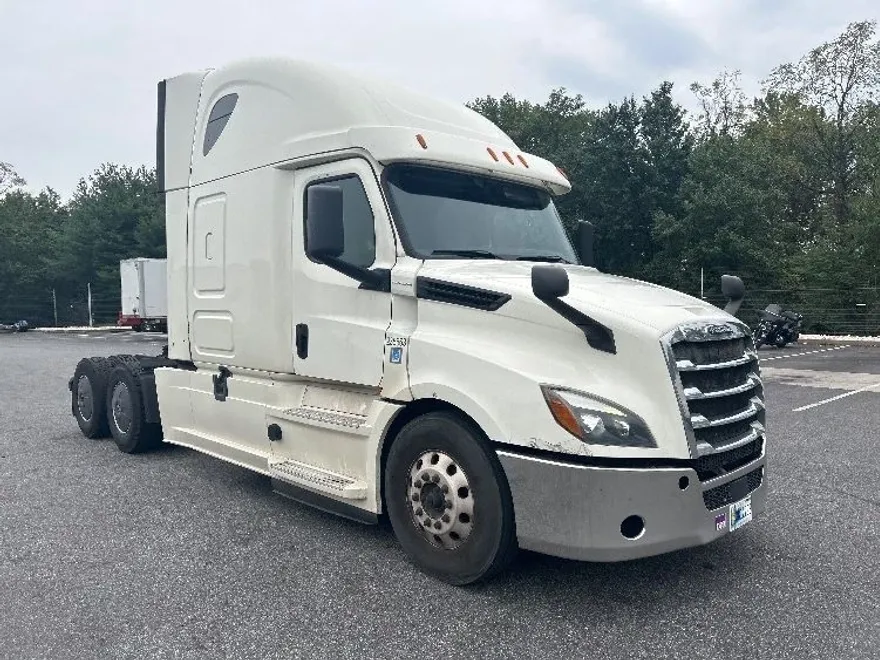 2019 Freightliner Cascadia 126" Sleeper Cab photo 1