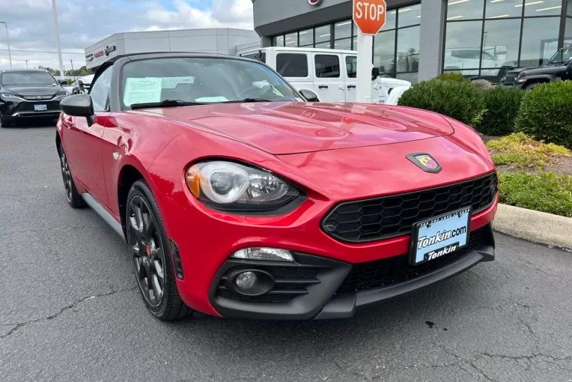 2017 Fiat 124 Spider Abarth photo 1