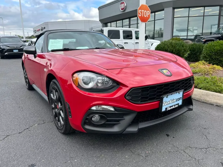 2017 Fiat 124 Spider Abarth photo 1