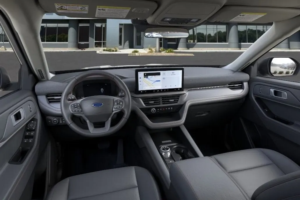 2025 Ford Explorer photo 1