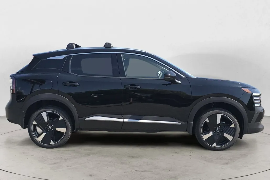 2026 Nissan Kicks SR photo 1