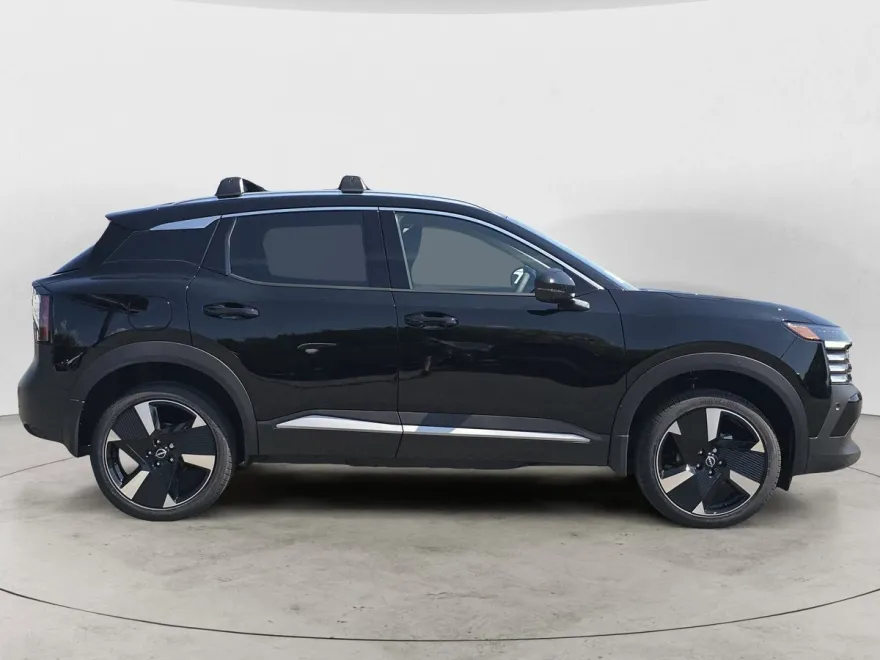 2026 Nissan Kicks SR photo 1