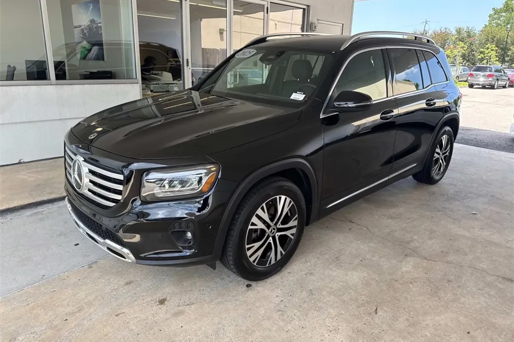 2025 Mercedes Benz GLB 250 photo 1
