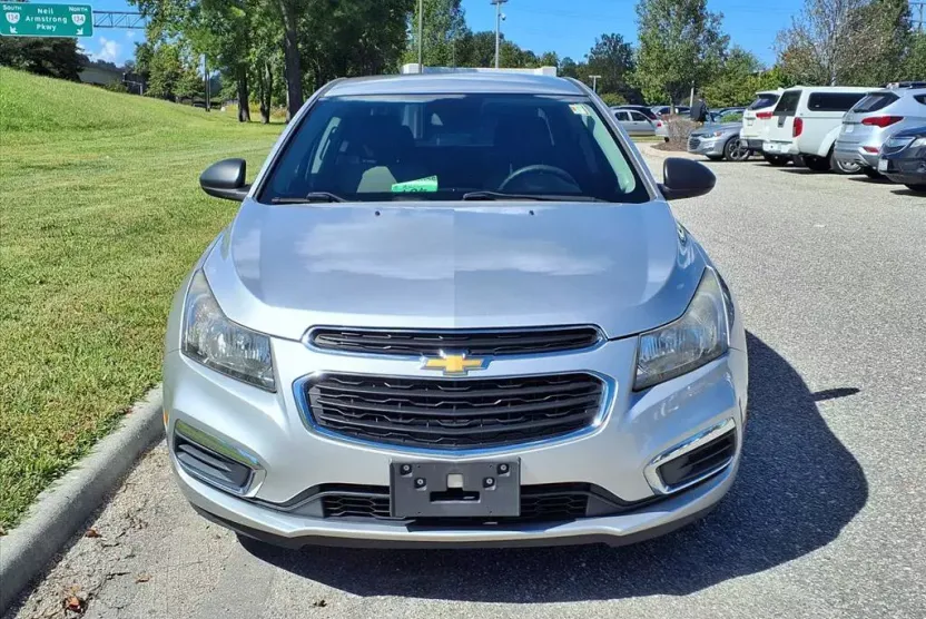 2016 Chevrolet Cruze LS photo 1