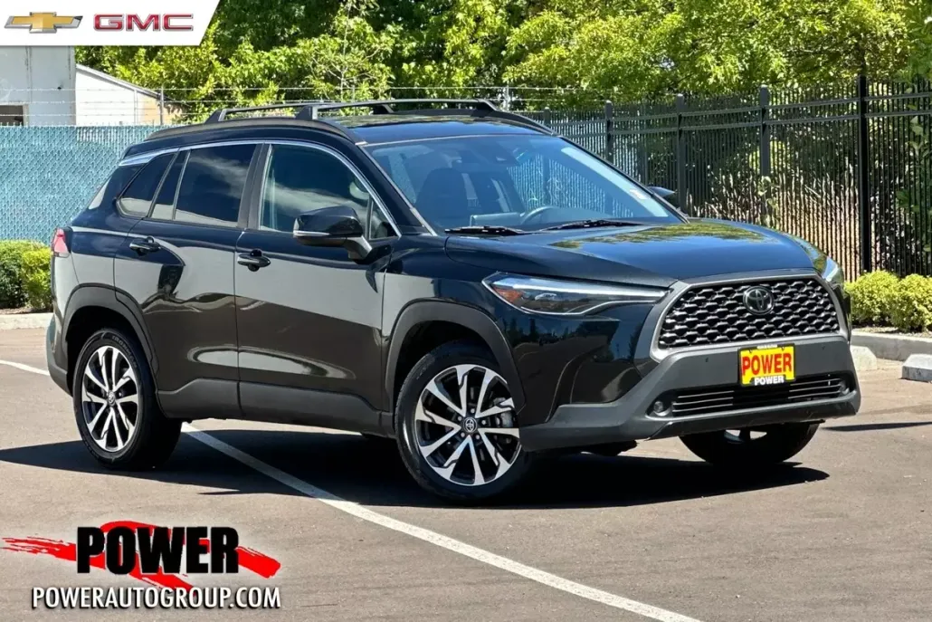 2022 Toyota Corolla Cross XLE photo 1