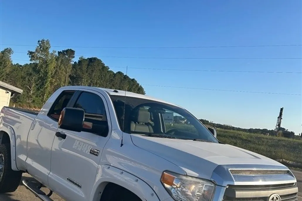 2015 Toyota Tundra SR5 Double Cab photo 1