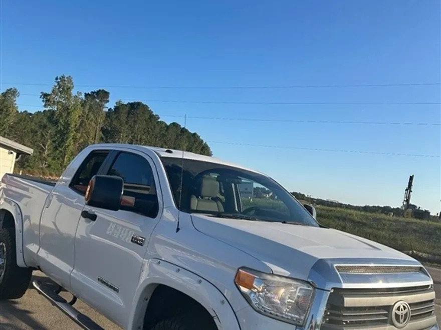 2015 Toyota Tundra SR5 Double Cab photo 1