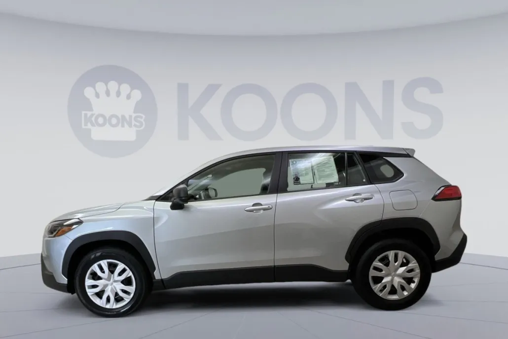 2023 Toyota Corolla Cross L photo 1