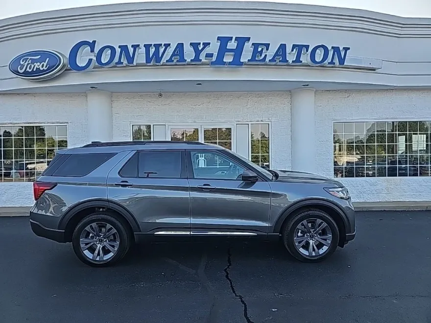 2025 Ford Explorer photo 1