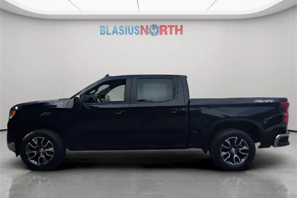 2022 Chevrolet Silverado 1500 LT photo 1