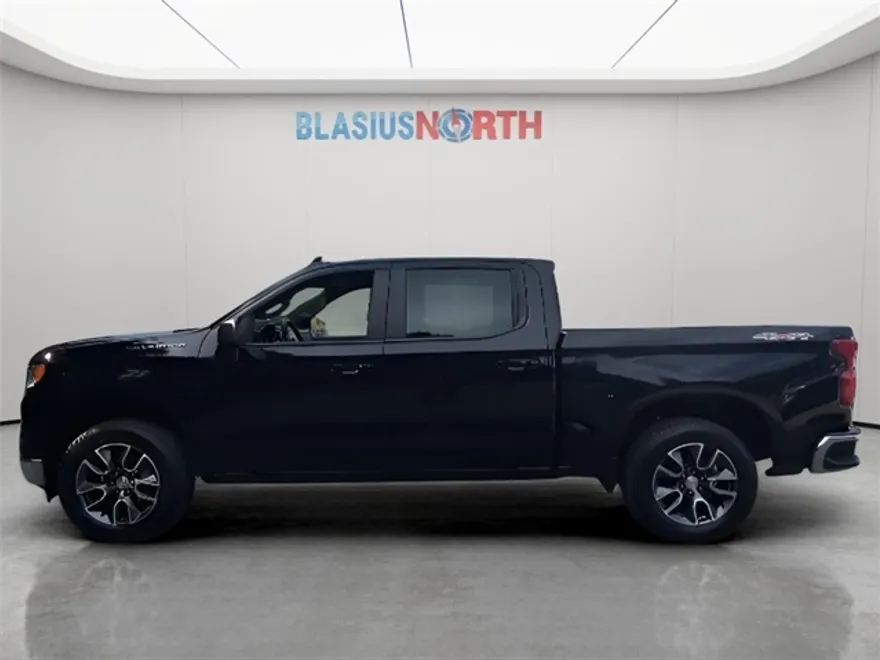 2022 Chevrolet Silverado 1500 LT photo 1