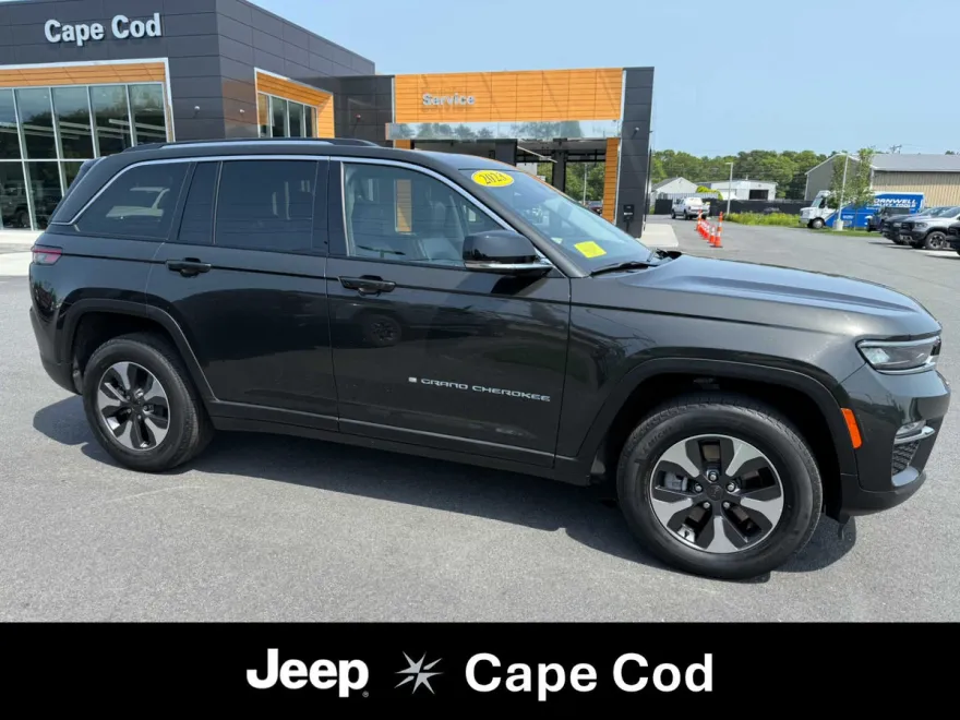 2023 Jeep Cherokee 4xe photo 1