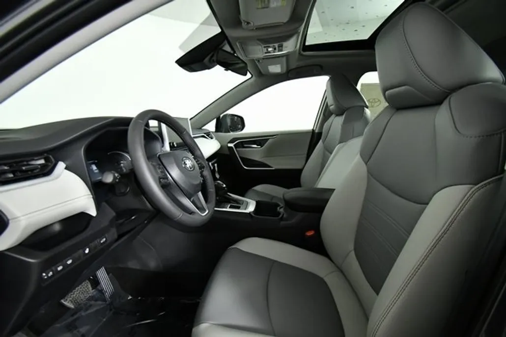 2025 Toyota RAV4 XLE Premium photo 1