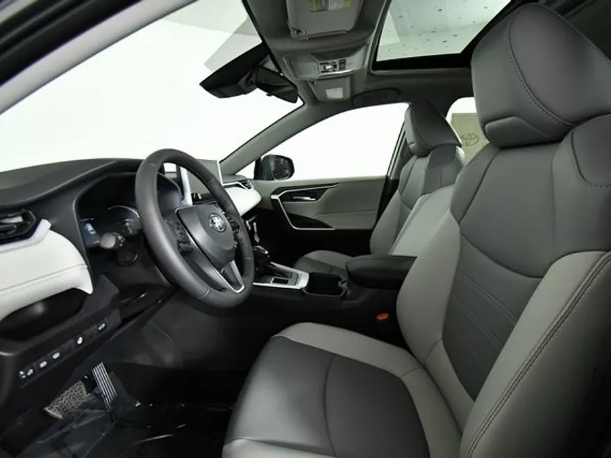 2025 Toyota RAV4 XLE Premium photo 1