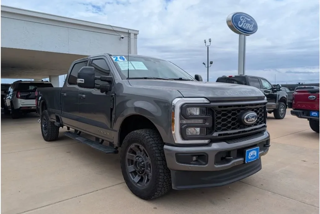 2024 Ford F-350 Lariat photo 1