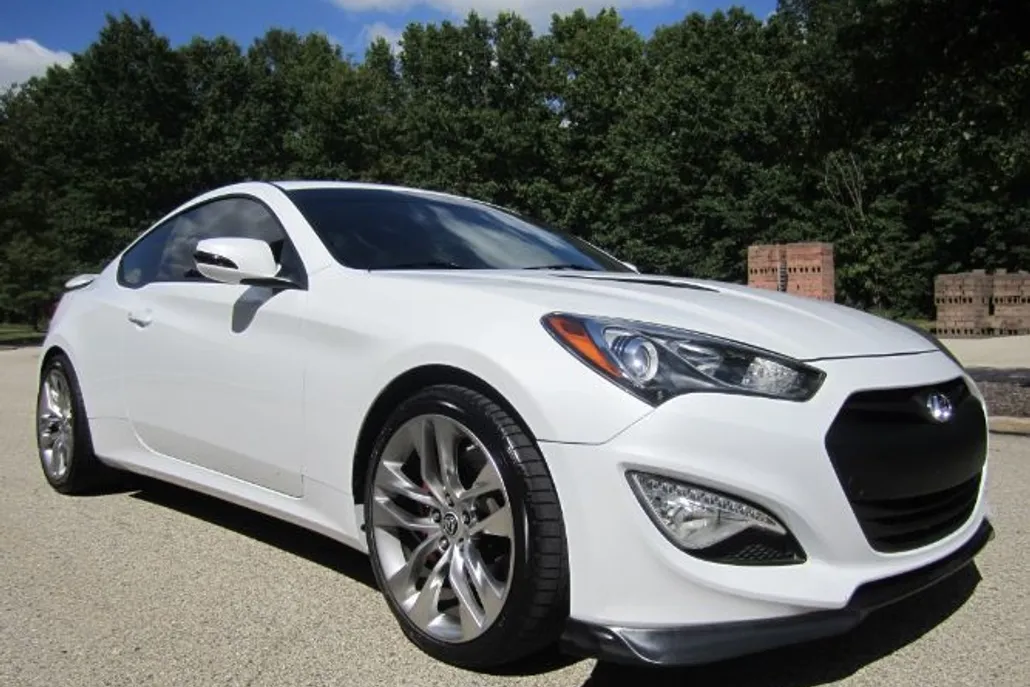 2016 Hyundai Genesis Coupe Ultimate photo 1