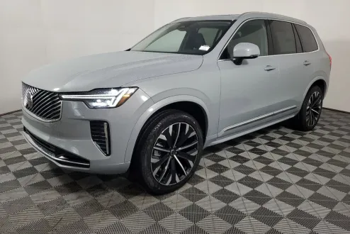 2025 Volvo XC90 Core photo 3