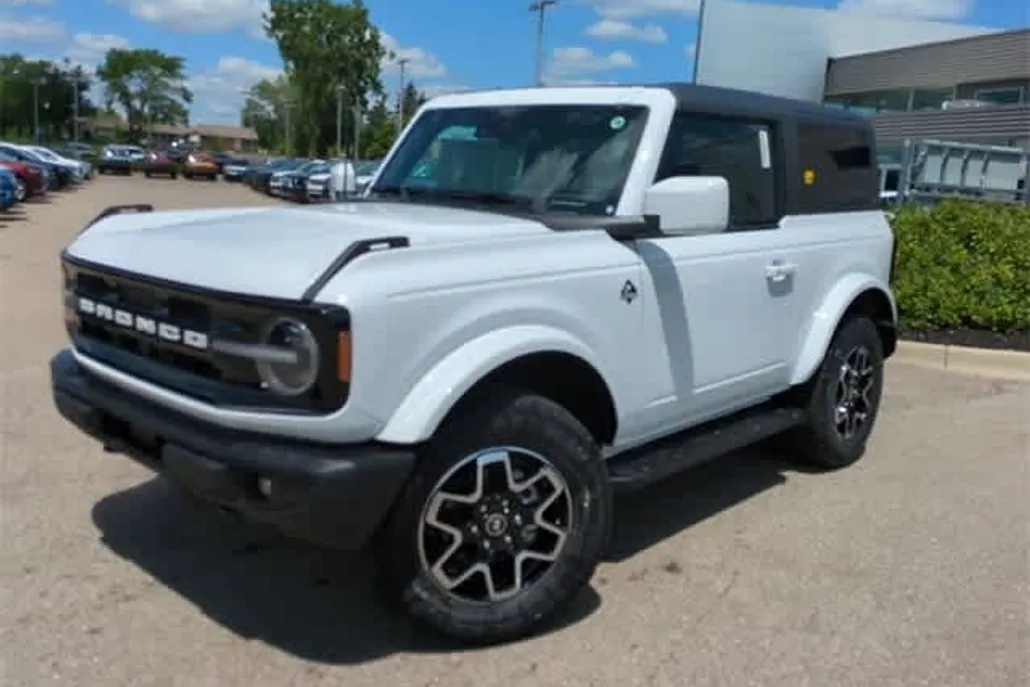 2023 Ford Bronco Outer Banks photo 1