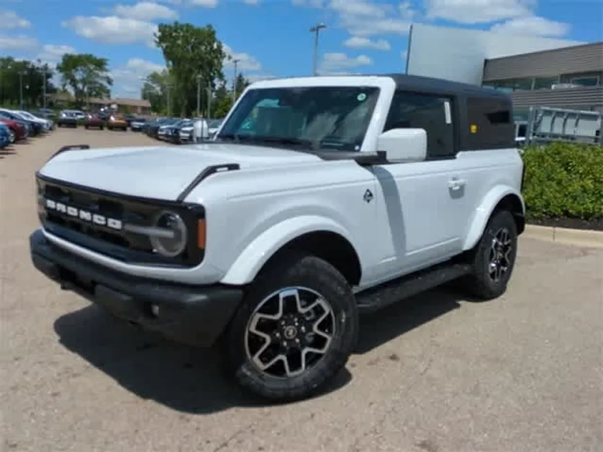 2023 Ford Bronco Outer Banks photo 1