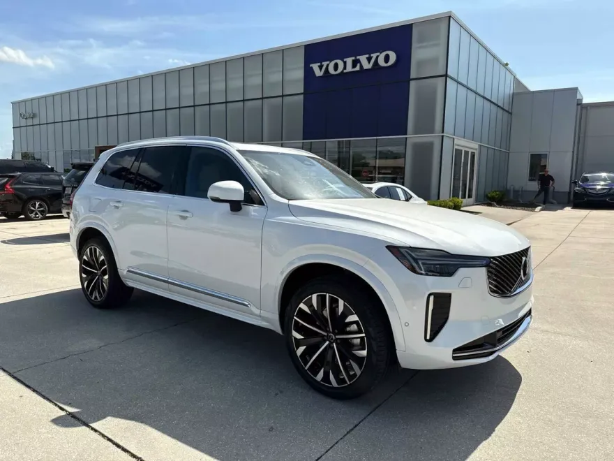 2025 Volvo XC90 Plus photo 1