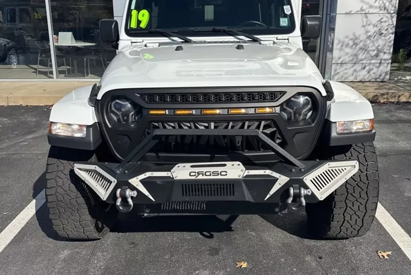 2019 Jeep Wrangler Unlimited Sahara photo 1