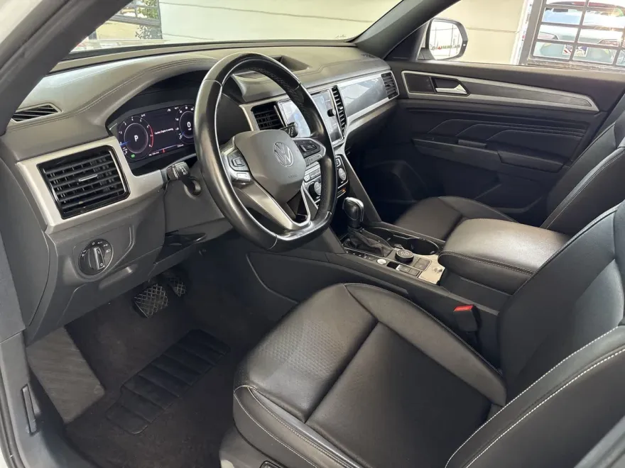 2020 Volkswagen Atlas Cross Sport SEL photo 1