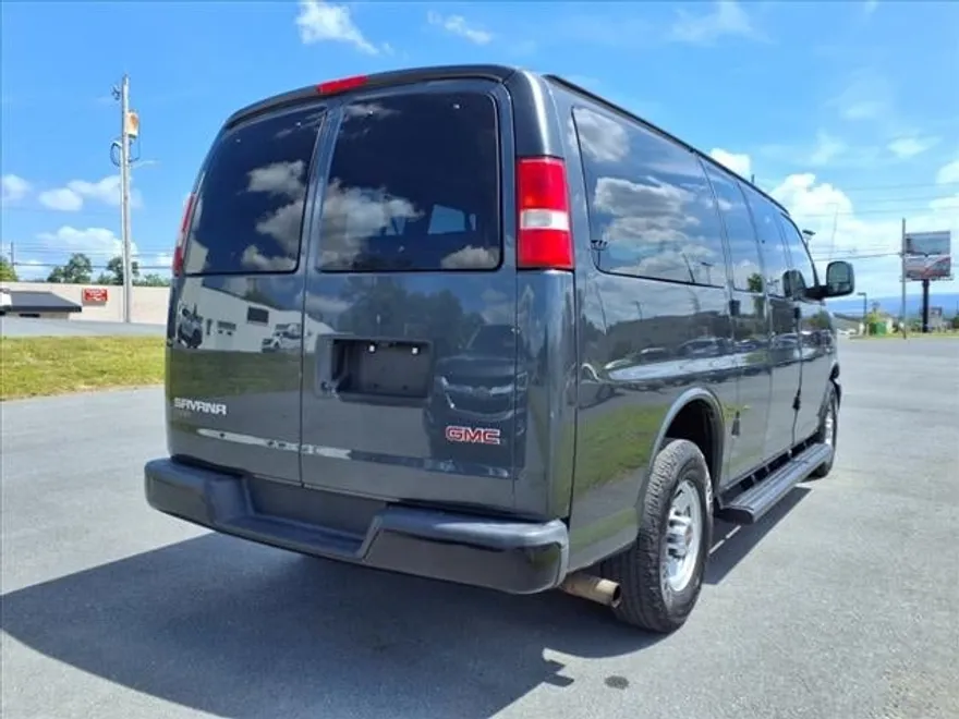 2017 Gmc Savana Passenger 2500 LS photo 1