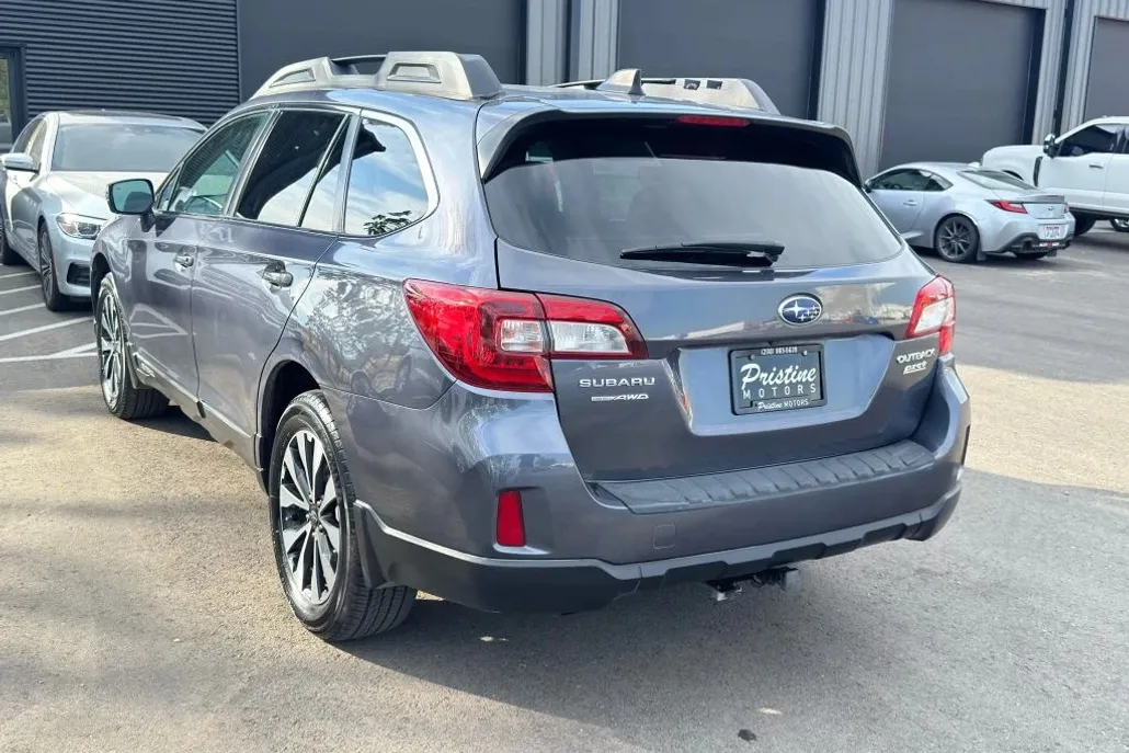 2016 Subaru Outback 2.5i Limited photo 1