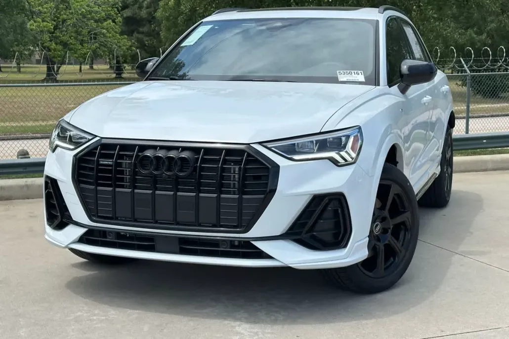 2025 Audi Q3 45 TFSI S line Premium photo 1