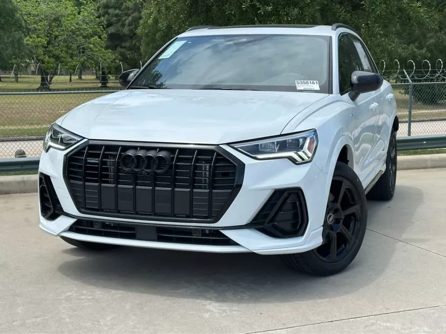 2025 Audi Q3 45 TFSI S line Premium photo 1