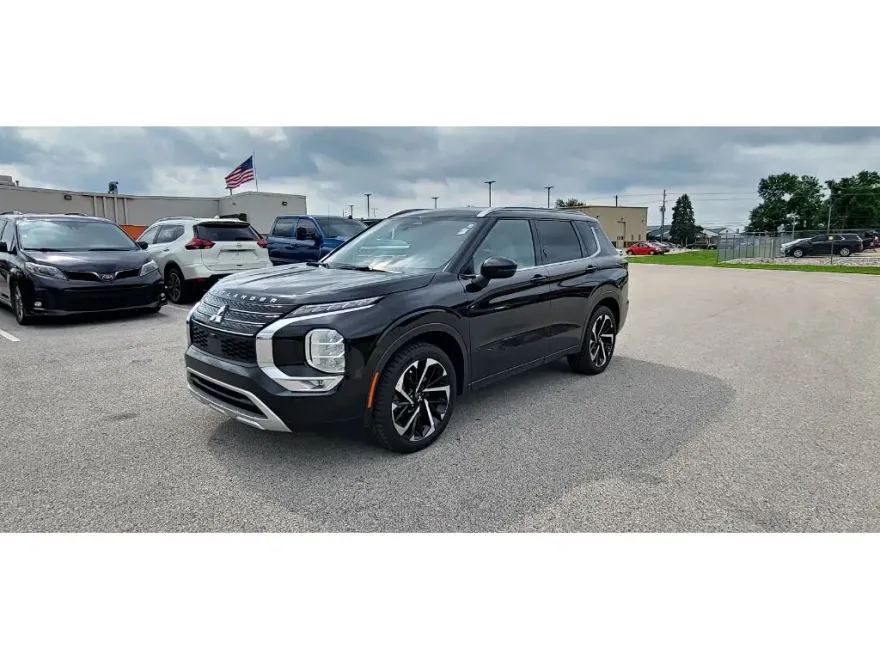 2022 Mitsubishi Outlander SEL photo 1