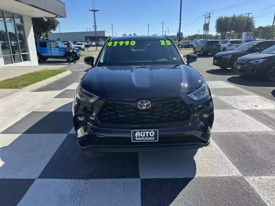 2025 Toyota Highlander Hybrid XLE photo 1
