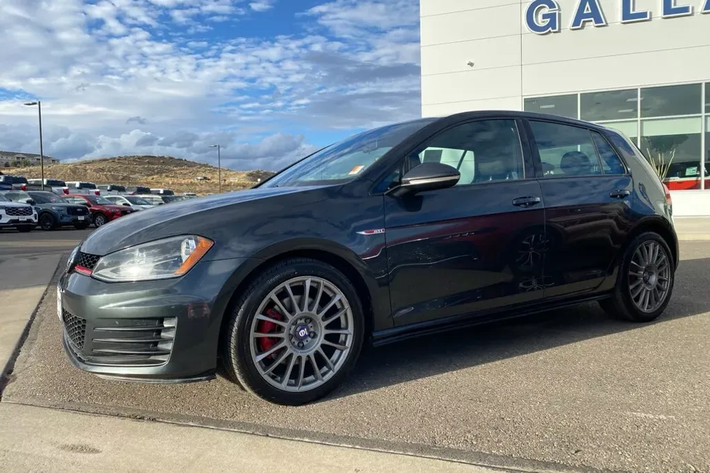2017 Volkswagen Golf GTI S photo 1