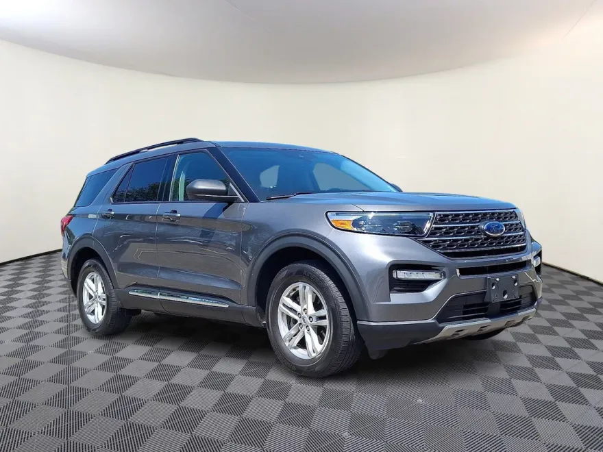 2022 Ford Explorer XLT photo 1
