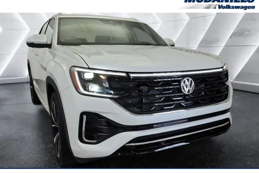 2026 Volkswagen Atlas Cross Sport SEL Premium R-Line photo 1