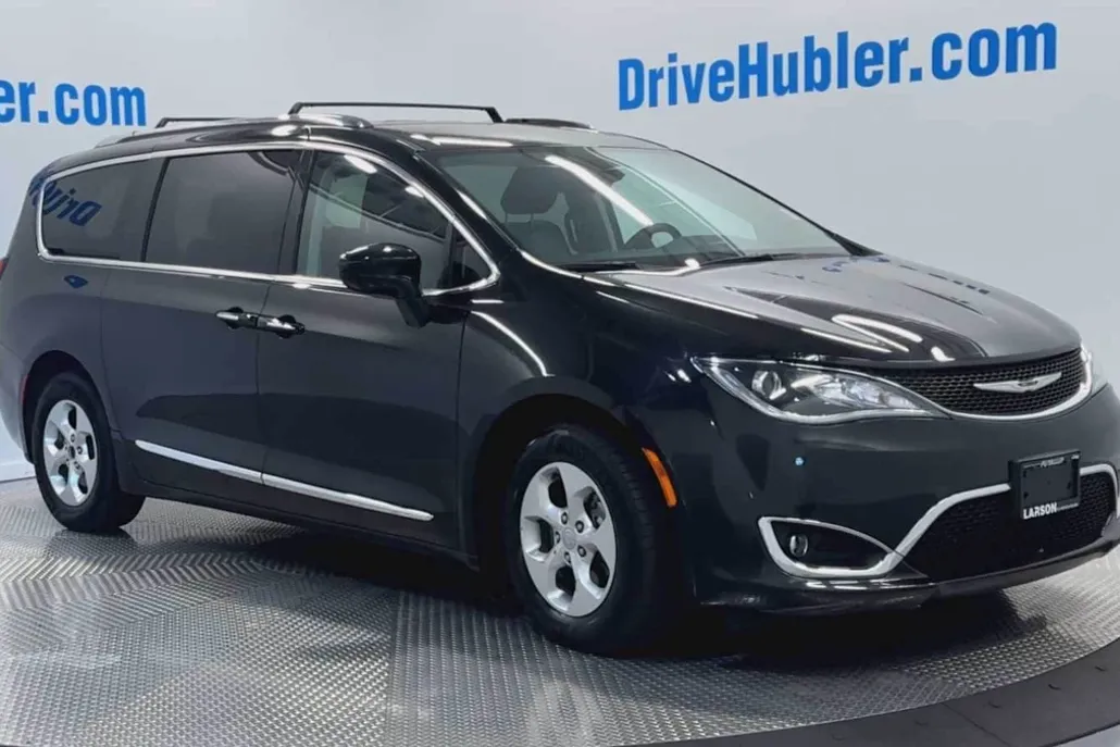 2017 Chrysler Pacifica Touring Plus photo 1