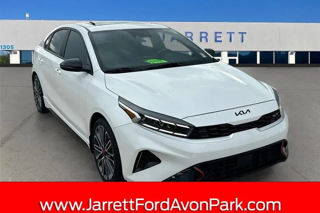 2023 Kia Forte GT photo 1