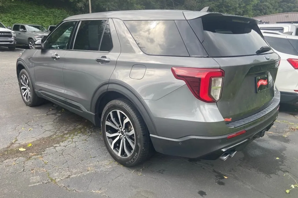 2021 Ford Explorer ST photo 1