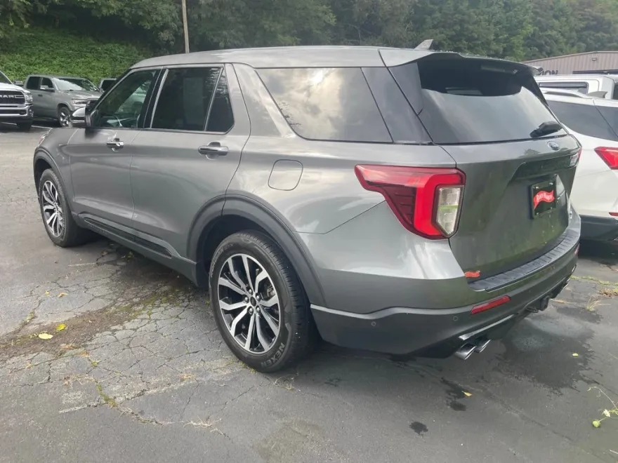 2021 Ford Explorer ST photo 1