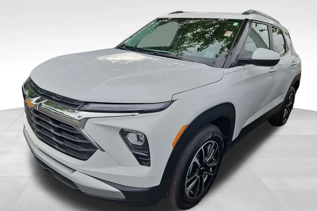 2025 Chevrolet Trailblazer LT photo 1