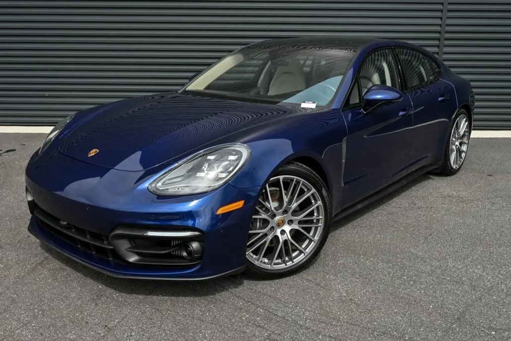 2023 Porsche Panamera 4 Platinum photo 1