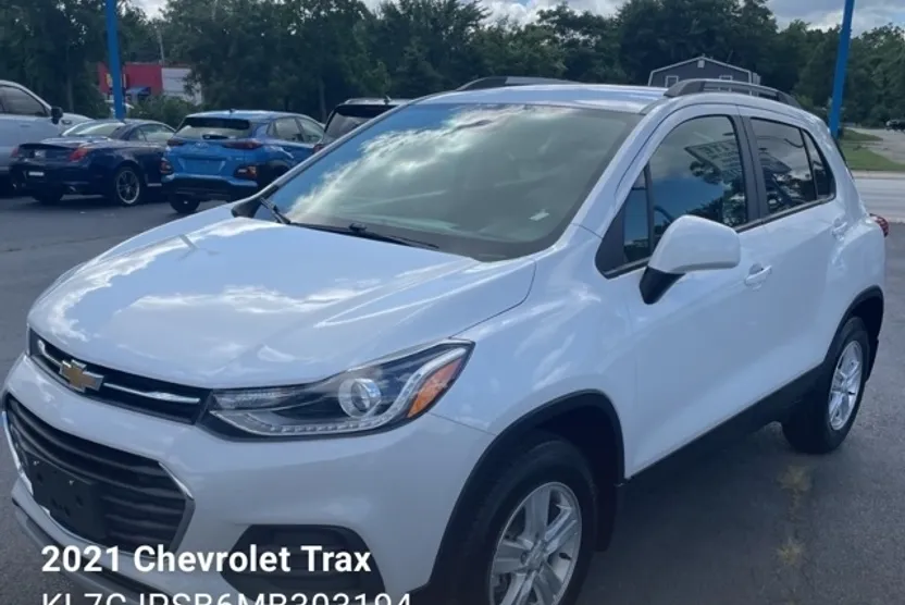 2021 Chevrolet Trax LT photo 1