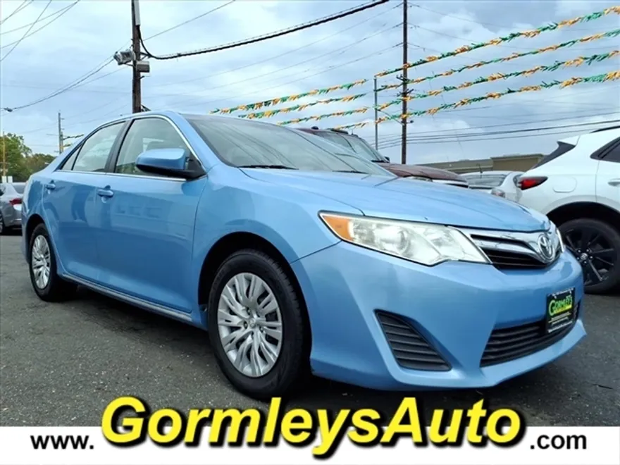2012 Toyota Camry LE photo 1
