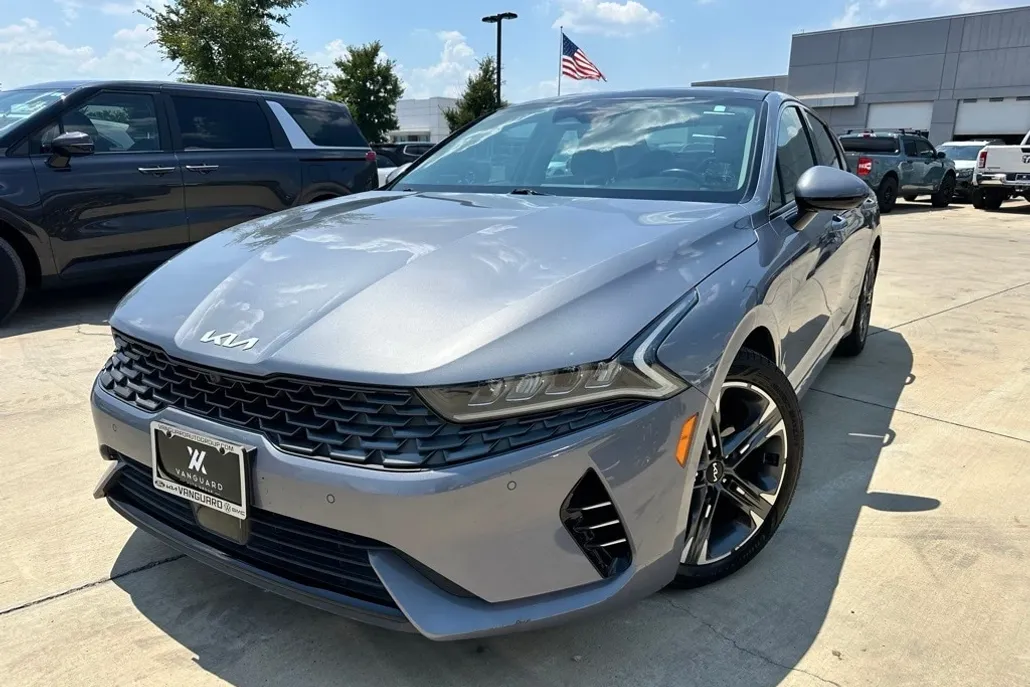 2022 Kia K5 EX photo 1