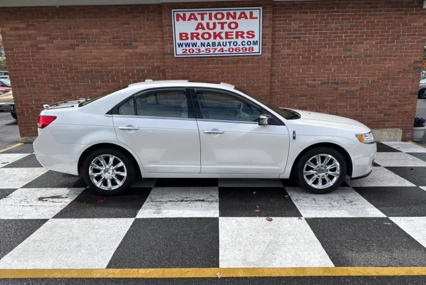 2010 Lincoln MKZ Base photo 1
