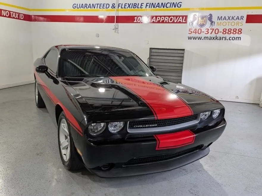 2013 Dodge Challenger SXT photo 1